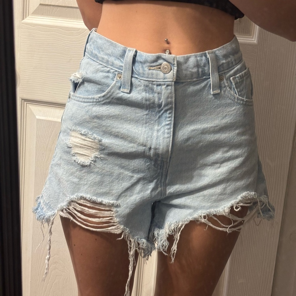 Levi Strauss & Co. High-Waisted Mom Shorts – Size 26